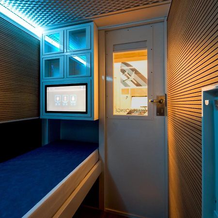 Resting Pods - Zzzleepandgo Wien Airport Schwechat Kültér fotó